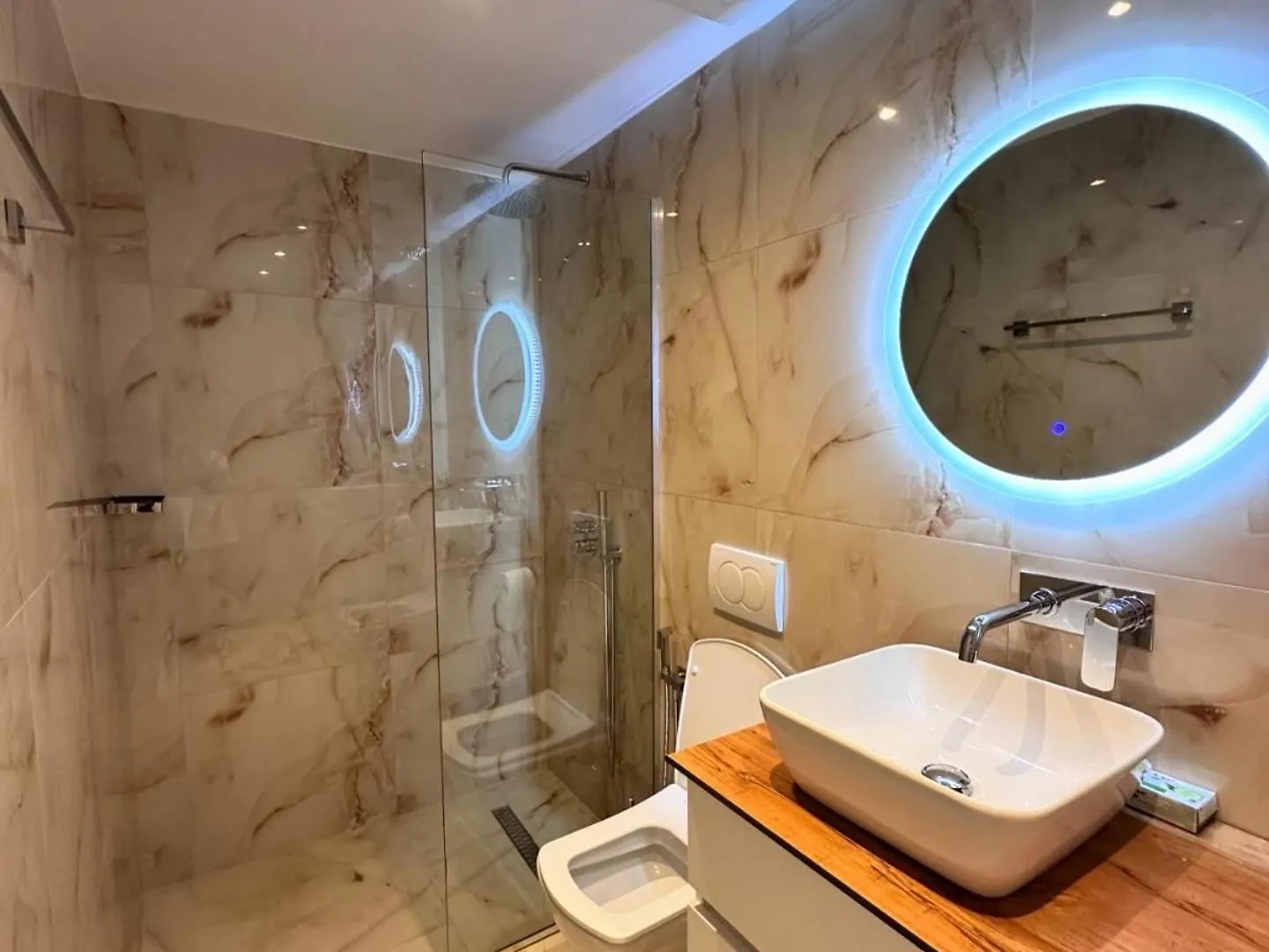 Panoramic Views Of Saranda Apartment